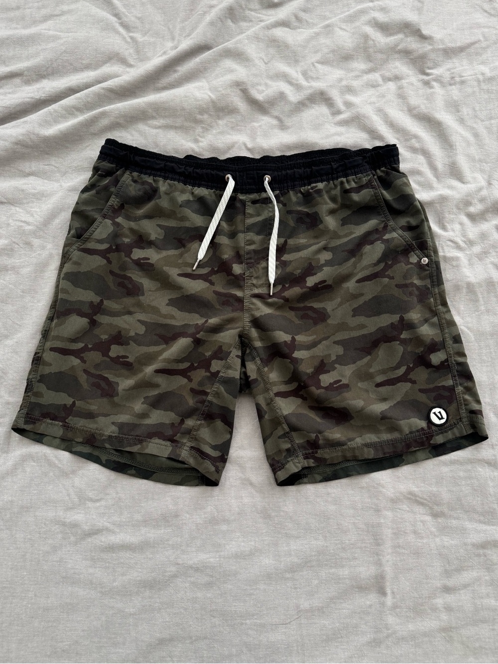 Vuori Kore Men’s 8” Inseam Athletic Shorts in Olive Camo w/ Liner